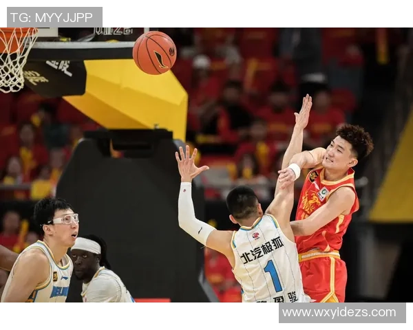 广东男篮与广厦精彩对决回放全场比赛精彩瞬间回顾