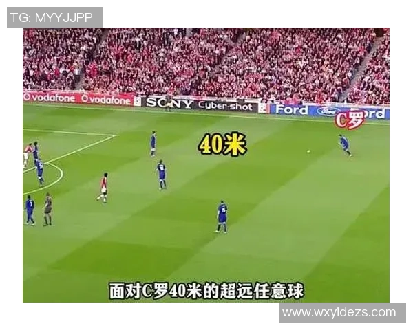 球迷疯狂冲入赛场夺走C罗球衣引发热议的欧冠奇观